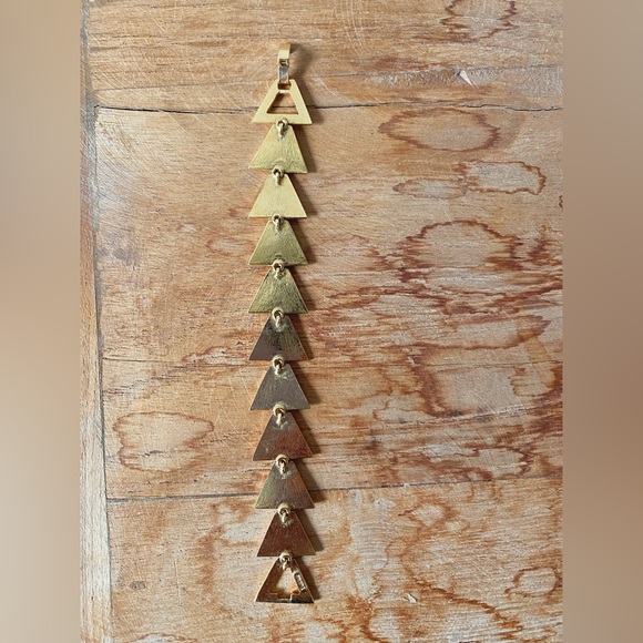 Butler Triangle link bracelet with opalescent insert - Picture 9 of 12